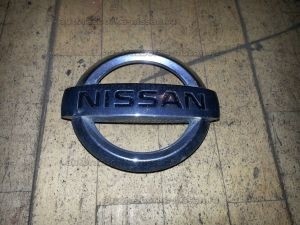 Эмблема на решетку радиатора Nissan X-Trail T31 Б/У арт.62890JG000 (16018)