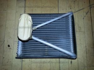 Радиатор кондиционера салонный Nissan X-Trail T30 Б/У арт.272809H20A (15380)